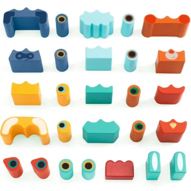 Jeu d’assemblage en bois Ze Faces - Animaux à empiler DJECO 6439, pièces colorées empilables et éléments cylindriques.