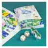 Livre de jeu “Dans le jardin de Claude Monet” avec pions animaux, dès et plan du jeu sur fond turquoise.