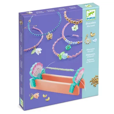 Bracelets en macramé bleus DJECO 0036, boîte montrant des bracelets macramé décoratifs avec perles et fleurs, accessoire créatif pour enfants.