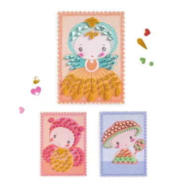 Trois mosaïques Tinyly DJECO 6983 Stella & Co représentant des personnages mignons: une fille en jaune-orange, une autre en rose et une troisième en manteau bleu, avec des bordures décoratives.