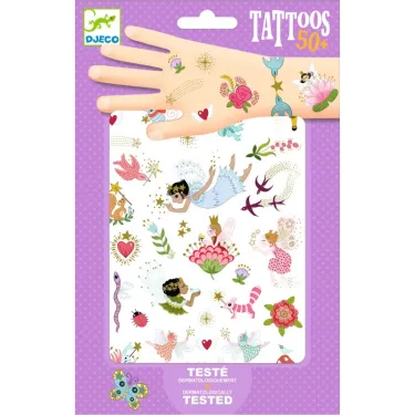 Tatouages éphémères "Fairy Friends" Djeco 9599 avec motifs fées et fleurs sur peau, prêt à poser.