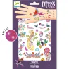 Tatouages temporaires « Plume color » DJECO 9615 avec motifs colorés d’oiseaux et fleurs sur peau, décor métallique.
