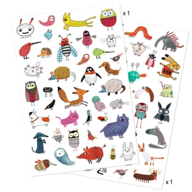 Tatouages Petites Bestioles DJECO 9911: planches colorées avec diverses petites bêtes et monstres dessinés, motifs amusants et variés.