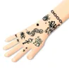 Tatouages éphémères “Dark side” DJECO 9594 sur poignet: motifs crânes, épées et chaînes en noir, bleu clair.
