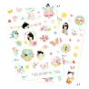 Tatouages "Sakura" DJECO 9619 – planches decoratives avec motifs japonais: geishas, fleurs, papillons et animaux colorés sur fond blanc.