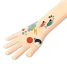 Tatouages Jolies petites choses DJECO 9579: dessin temporaire sur une main montrant des motifs colorés, bulles, nœud, ballon rouge et personnages abstraits.