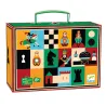 Boîte en carton colorée du jeu d’échecs et dames DJECO DJO5225, avec poignée verte et motifs géométriques et royaux.