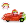 Voiture de course rouge et verte avec pilote mini‑personnage, style cartoon, pour jouets Djeco 5452 Lady Berry.