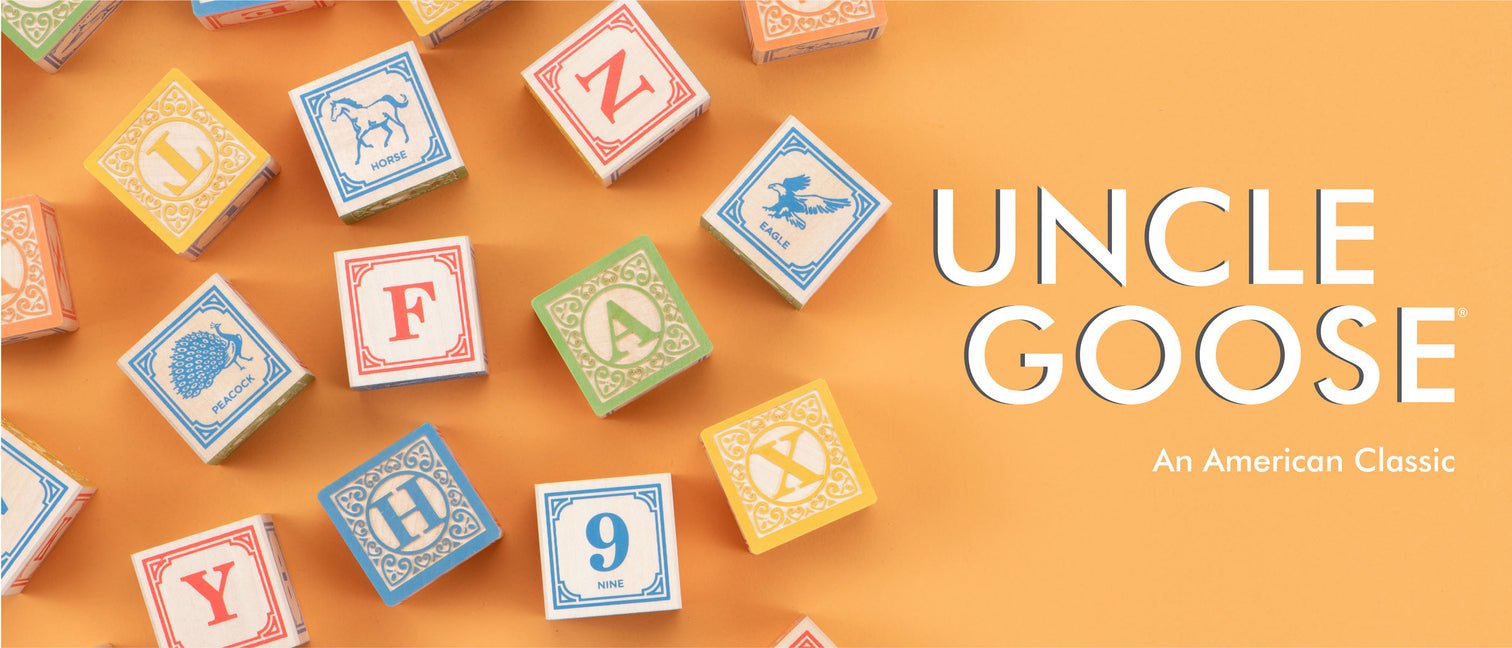 Bloc de jouets en cubes colorés et lettres formant « UNCLE GOOSE », sur fond orange avec le slogan « An American Classic »