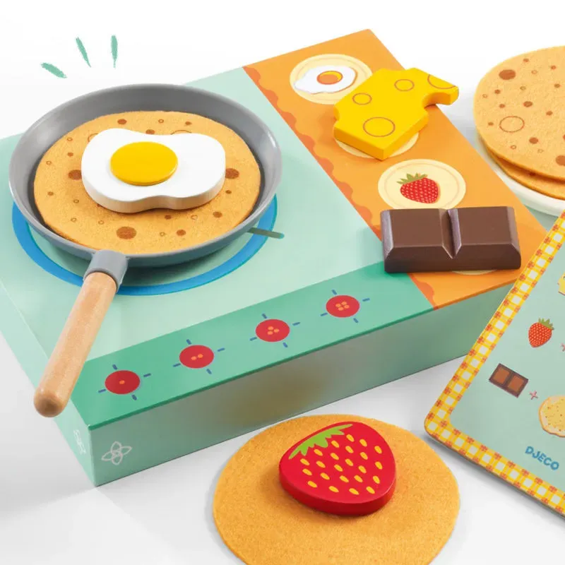 Jouet dinette crepes avec poêle, œuf et pancake, fruits et chocolat en pièces colorées sur plateau décoratif. (jeu éducatif DJECO)