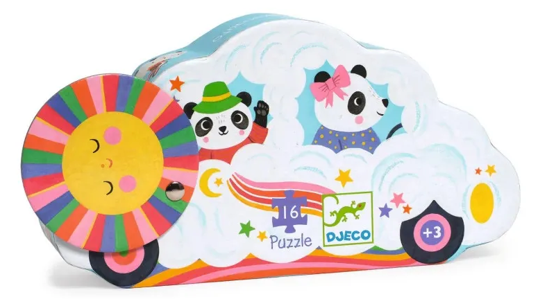 Puzzle en forme de nuage coloré avec soleil mobile et pandas, logos DJECO et indice d’âge +3. Puzzle en forme de nuage coloré avec soleil mobile et pandas, logos DJECO et indice d’âge +3.